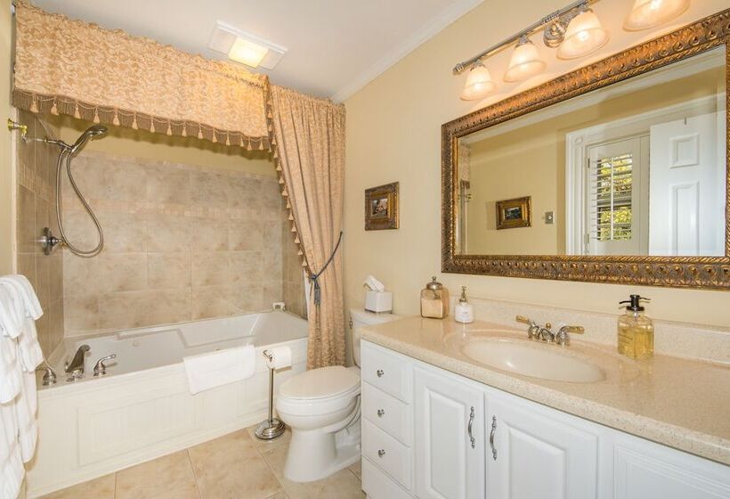 Oak Hill On Love Lane Bed And Breakfast Inn