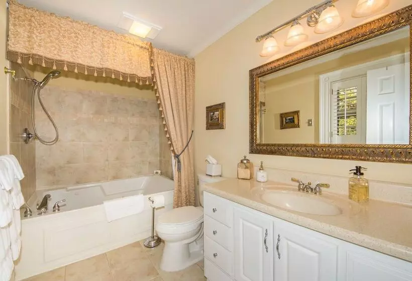 Oak Hill On Love Lane Bed And Breakfast Inn