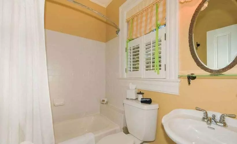 Oak Hill On Love Lane Bed And Breakfast Inn