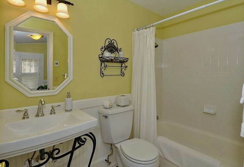 Oak Hill On Love Lane Bed And Breakfast Inn