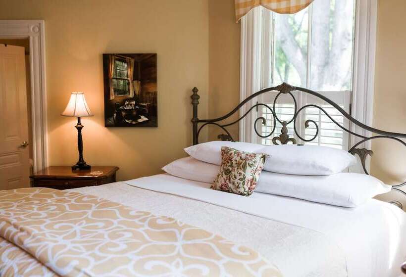 Oak Hill On Love Lane Bed And Breakfast Inn