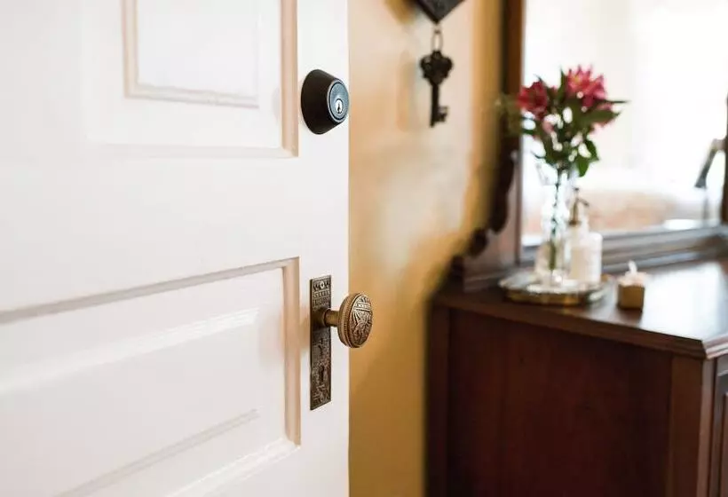 Oak Hill On Love Lane Bed And Breakfast Inn