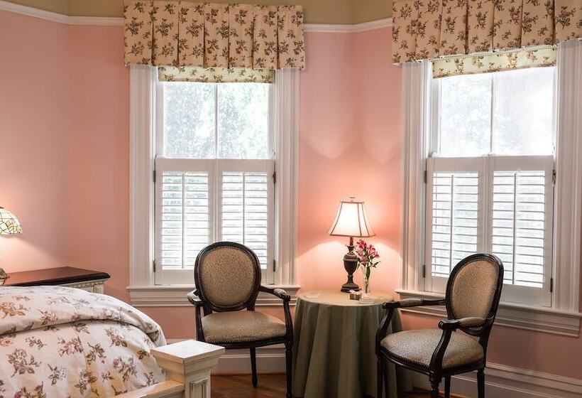 Oak Hill On Love Lane Bed And Breakfast Inn