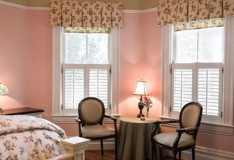 Oak Hill On Love Lane Bed And Breakfast Inn