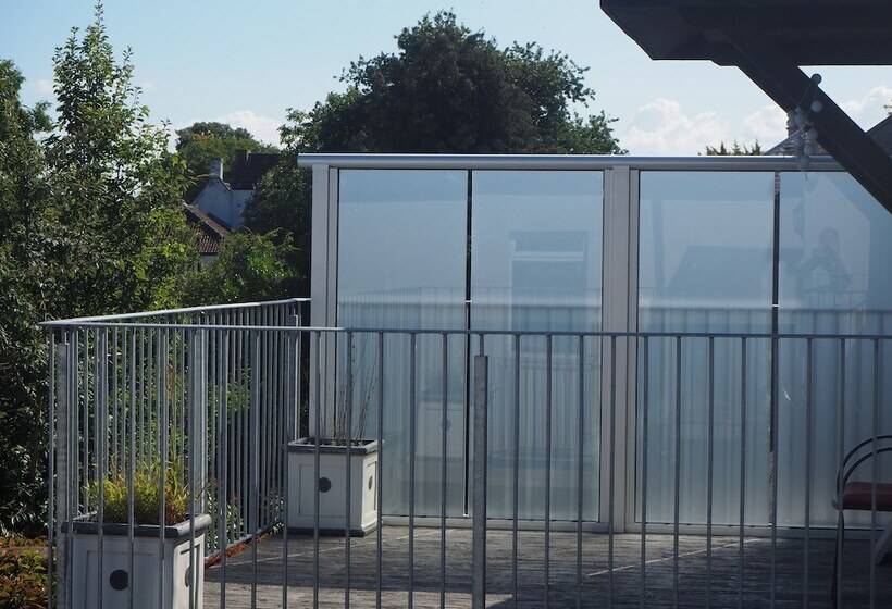 ペンション Meare Manor