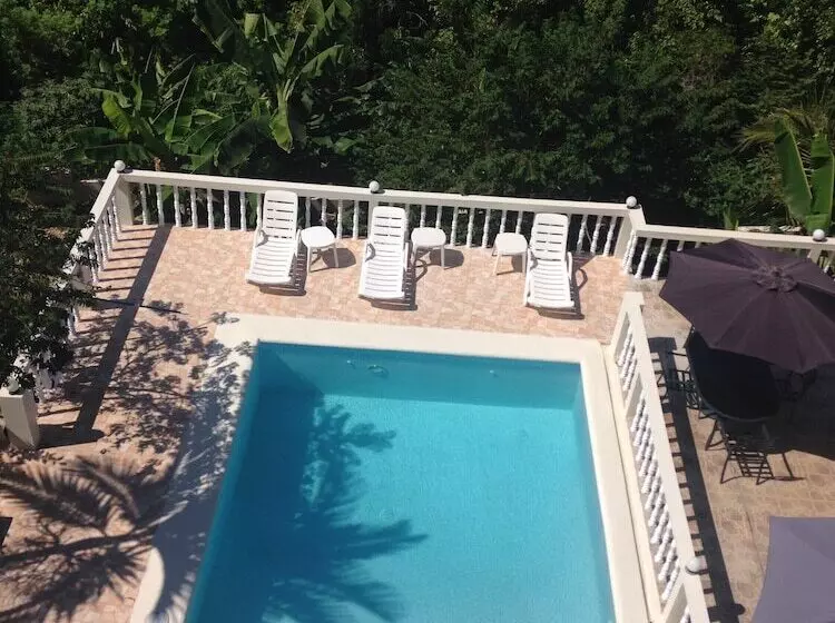 پانسیون Retreat Guesthouse Luxury Suites