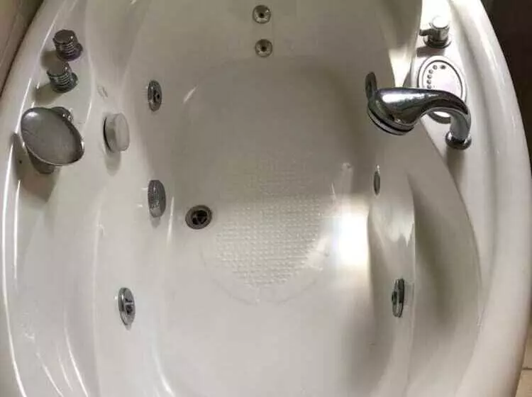 پانسیون Retreat Guesthouse Luxury Suites