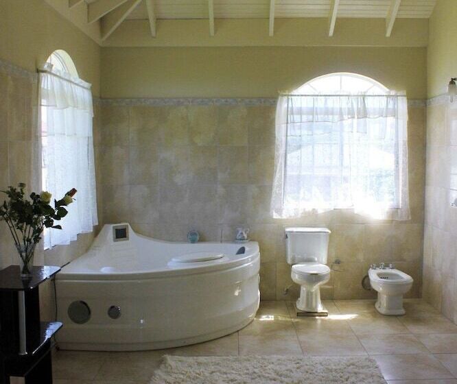 پانسیون Retreat Guesthouse Luxury Suites