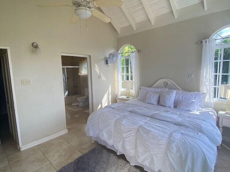 پانسیون Retreat Guesthouse Luxury Suites