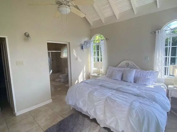 پانسیون Retreat Guesthouse Luxury Suites