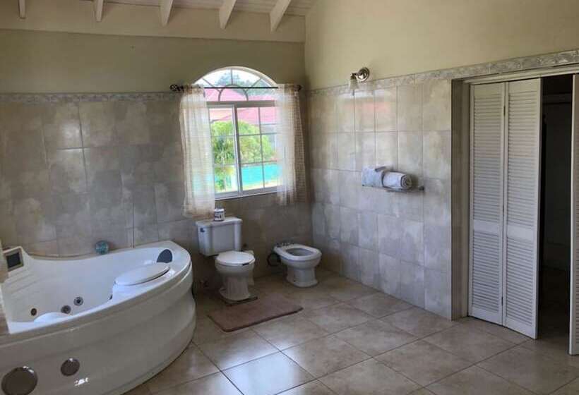 پانسیون Retreat Guesthouse Luxury Suites