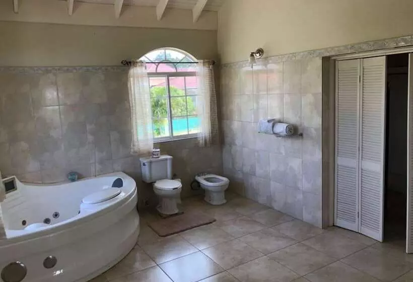 پانسیون Retreat Guesthouse Luxury Suites