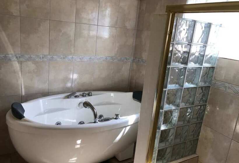 پانسیون Retreat Guesthouse Luxury Suites