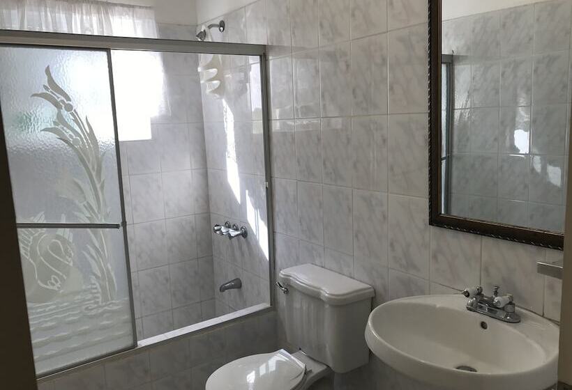 پانسیون Retreat Guesthouse Luxury Suites