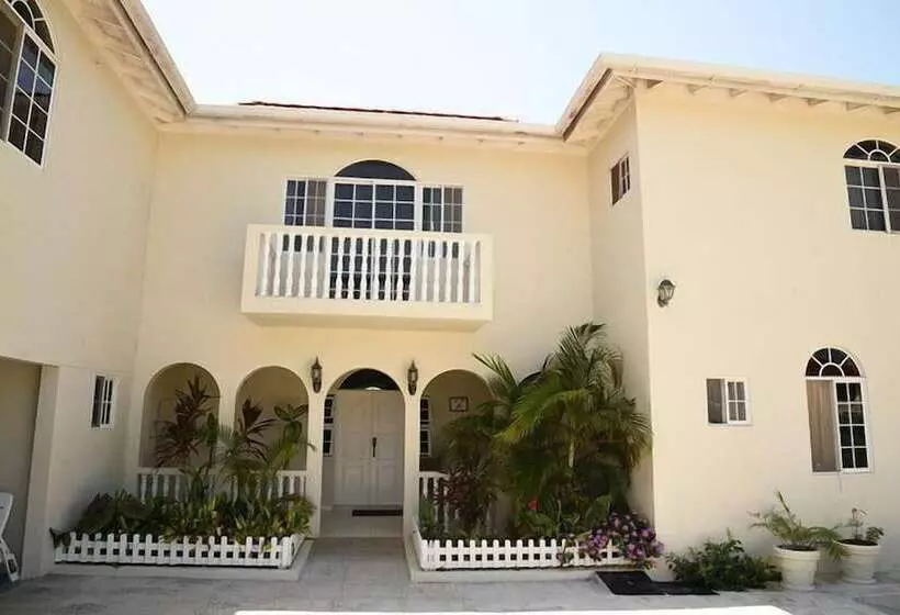 پانسیون Retreat Guesthouse Luxury Suites