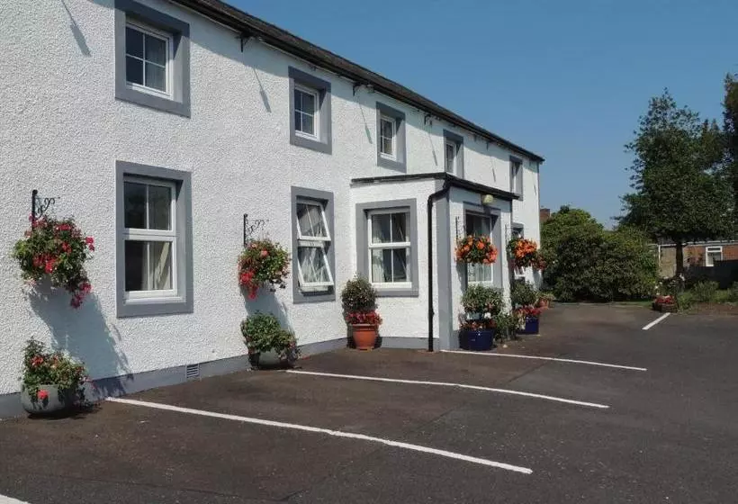 פנסיון Surrone House