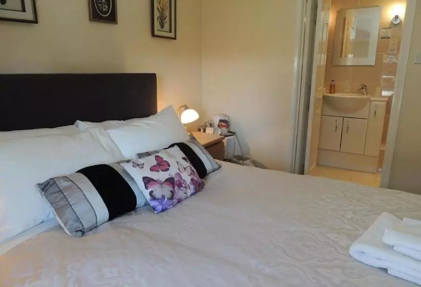 פנסיון Surrone House