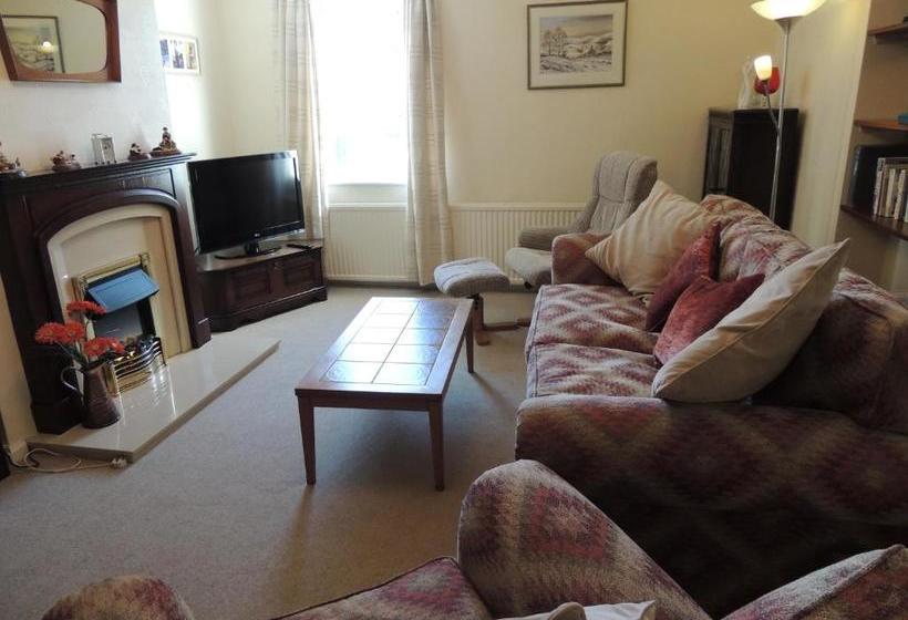 بنسيون Surrone House