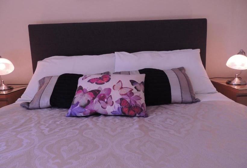 Пансион Surrone House