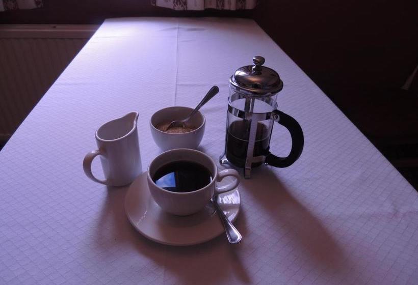 بنسيون Surrone House