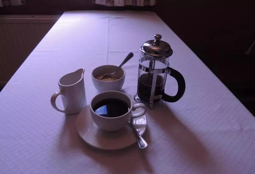 פנסיון Surrone House