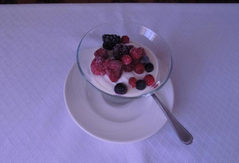 بنسيون Surrone House