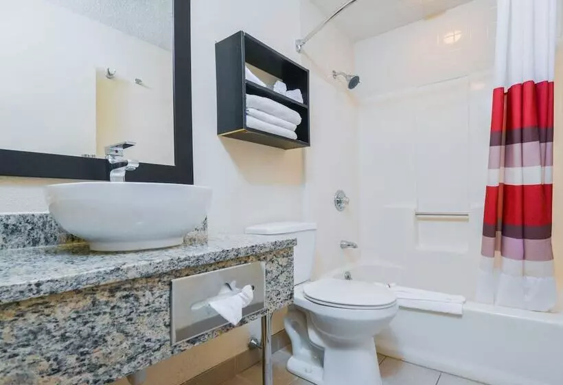 Red Roof Inn Plus+ & Suites Guilford