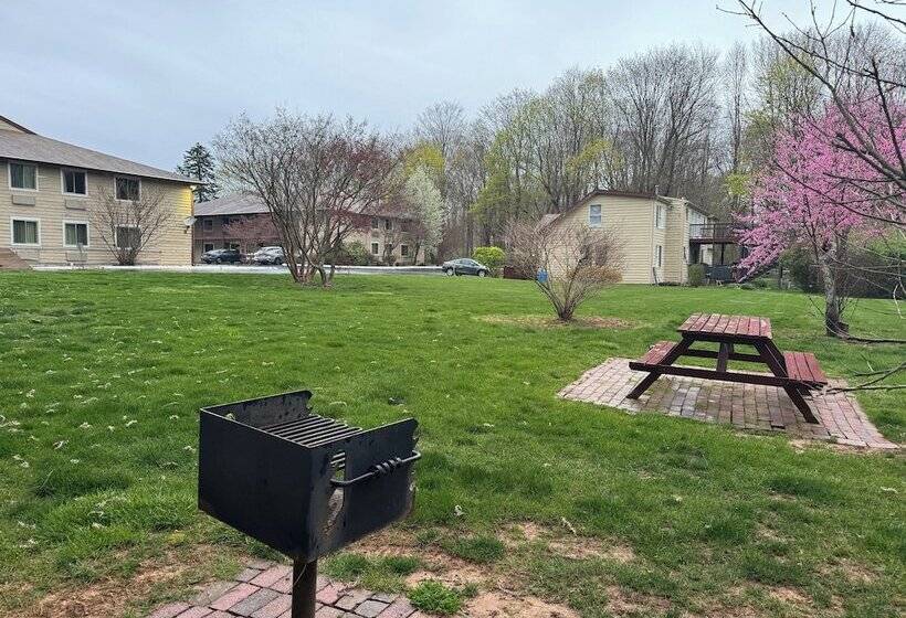 Red Roof Inn Plus+ & Suites Guilford