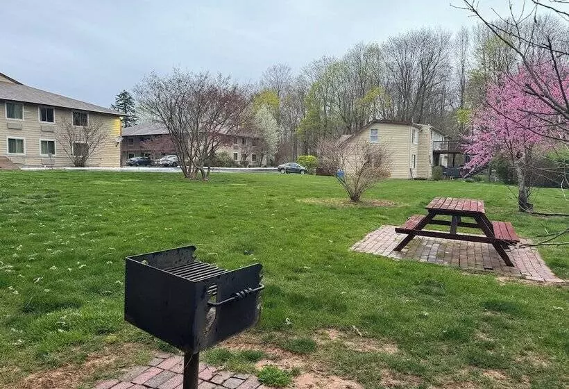 Red Roof Inn Plus+ & Suites Guilford