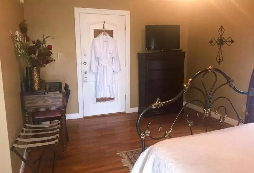 The Hill House Bed & Breakfast