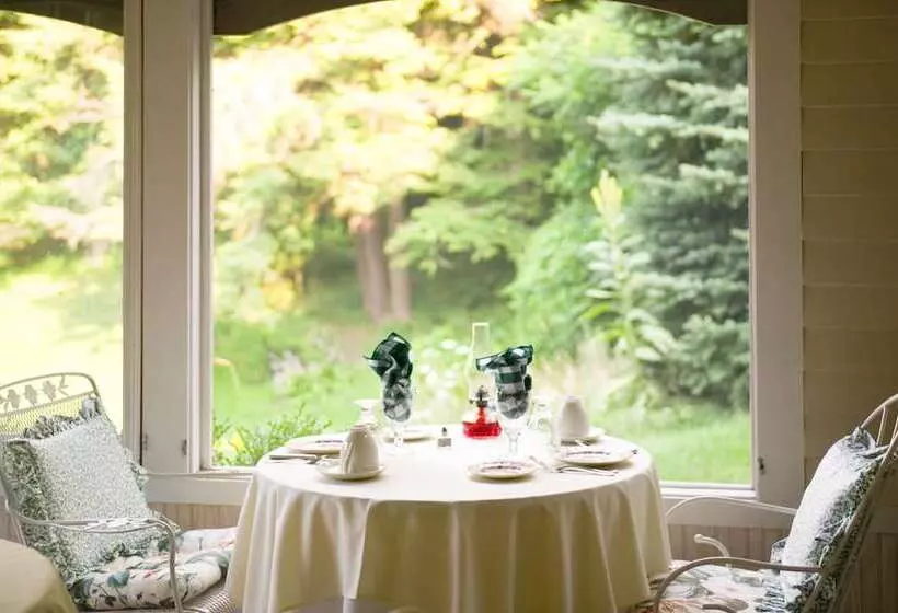 The Stockbridge Country Inn Closest B&b To Norman Rockwell Museum And Chesterwood