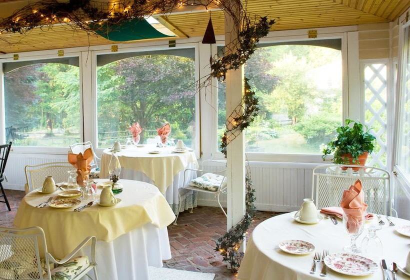 The Stockbridge Country Inn Closest B&b To Norman Rockwell Museum And Chesterwood