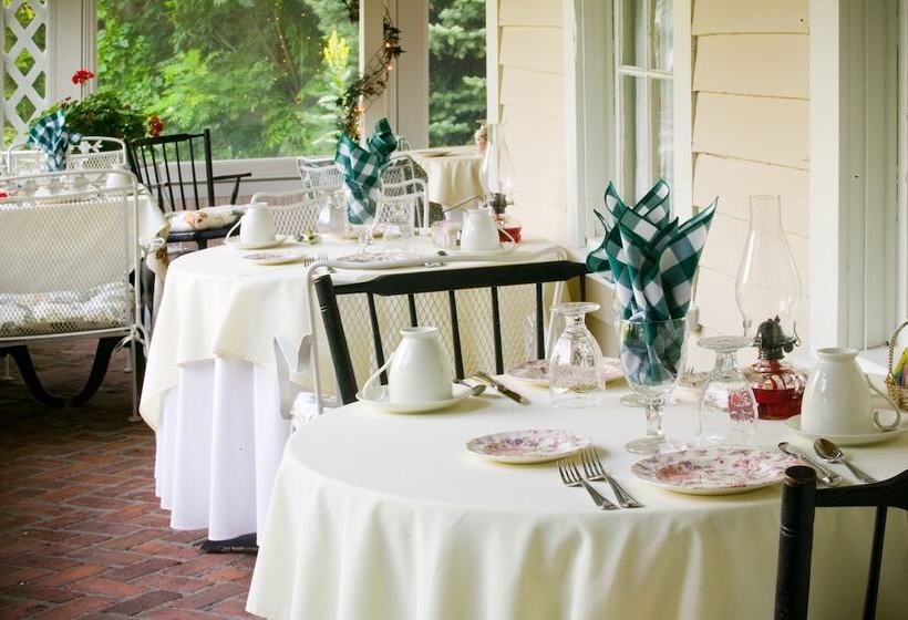 The Stockbridge Country Inn Closest B&b To Norman Rockwell Museum And Chesterwood