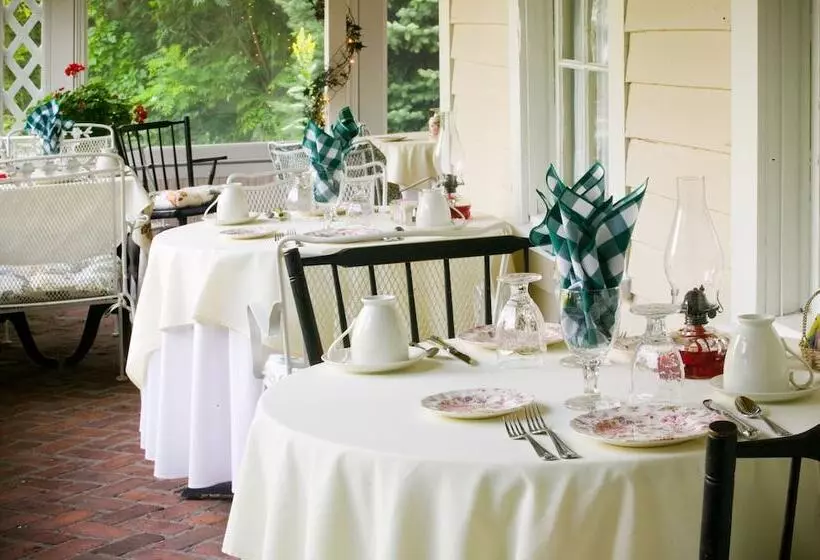 The Stockbridge Country Inn Closest B&b To Norman Rockwell Museum And Chesterwood