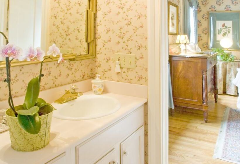 The Stockbridge Country Inn Closest B&b To Norman Rockwell Museum And Chesterwood