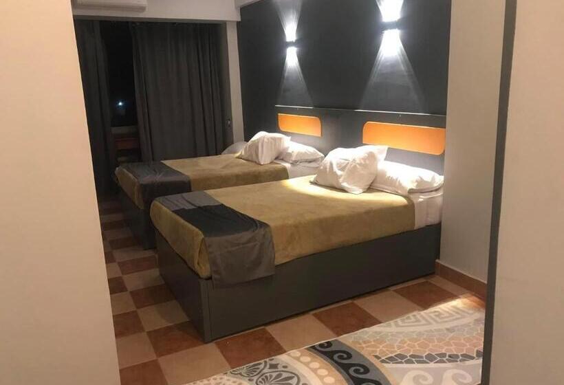 تختخواب و صبحانه Royal