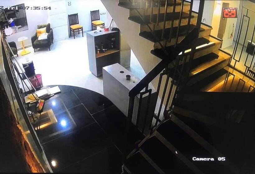 تختخواب و صبحانه Royal