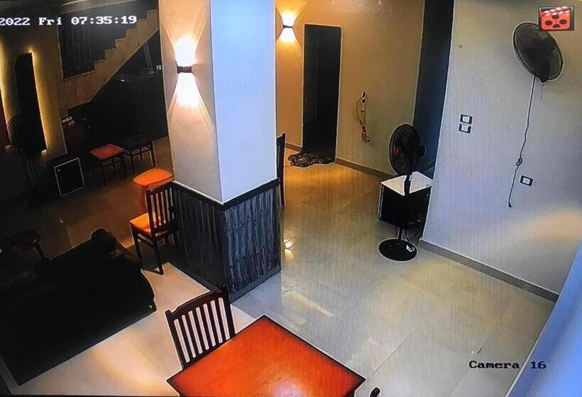 تختخواب و صبحانه Royal