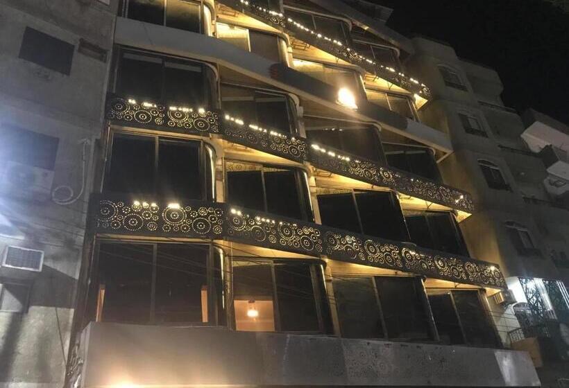 تختخواب و صبحانه Royal