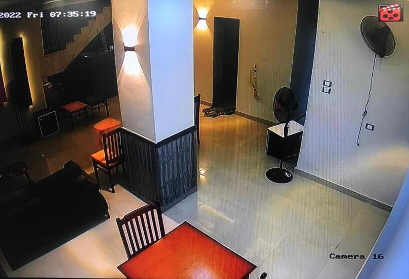 تختخواب و صبحانه Royal