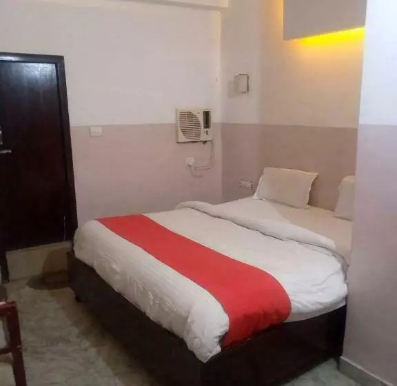 Hotelli Hotal Royal Mount Inn By Wb Inn