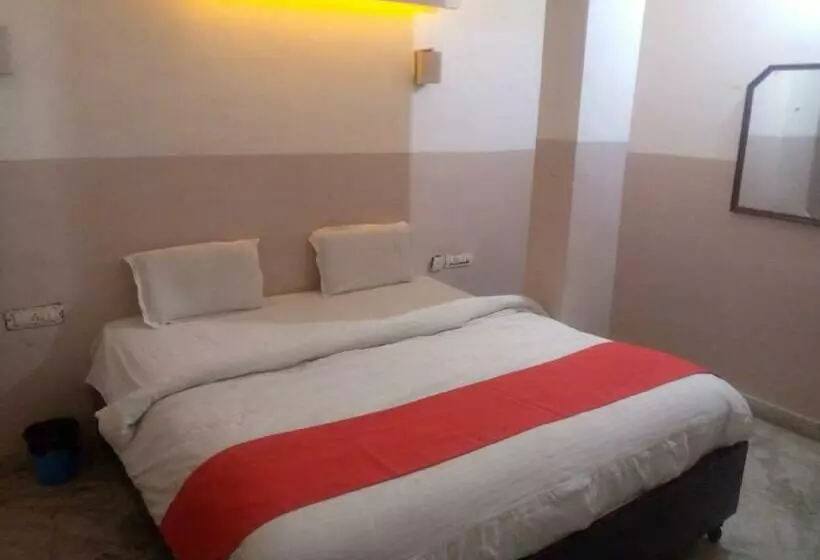 Hotelli Hotal Royal Mount Inn By Wb Inn