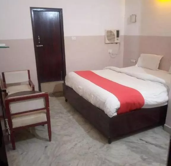Hotelli Hotal Royal Mount Inn By Wb Inn