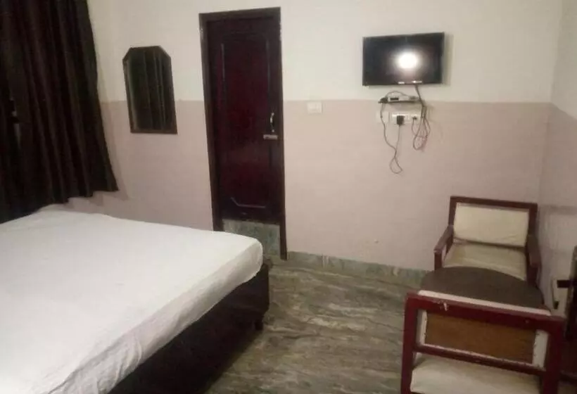 Hotelli Hotal Royal Mount Inn By Wb Inn