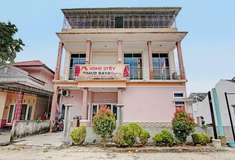 Hotelli Oyo 92211 Timur Raya Homestay