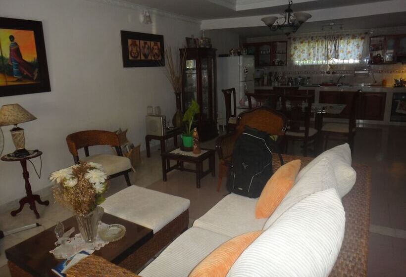 پانسیون Room In Guest Room Posada Green Sea Villa Helen Kilometer 4 Bypass