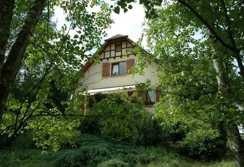 Aamiaismajoitus (B&B) Chambre Et Table D Hôtes Du Chant Des Sources