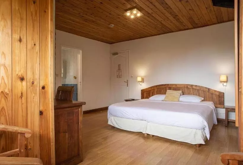 هتل Hôtel & Restaurant La Ferme Du Pommeau