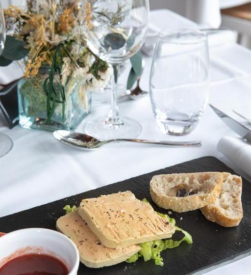 هتل Hôtel & Restaurant La Ferme Du Pommeau