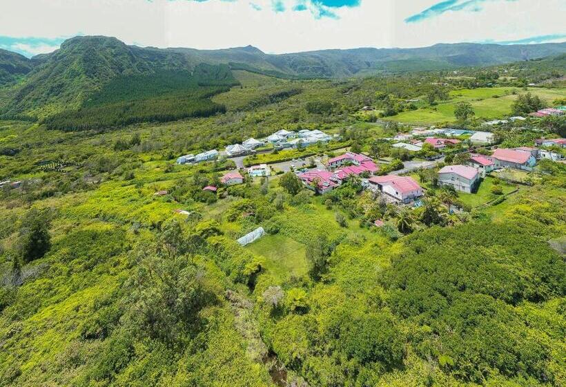 هتل Hôtel & Restaurant La Ferme Du Pommeau